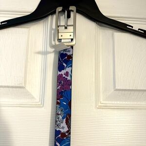 Tahari floral /black reversible belt